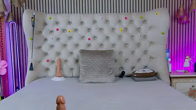 PlayfulShow webcam