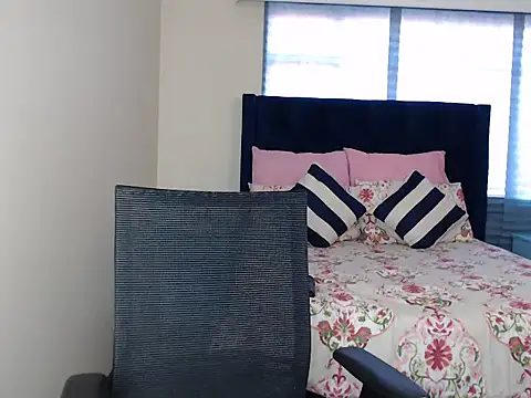 QUEENMANDYY webcam