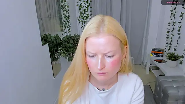 Laly_Peach webcam