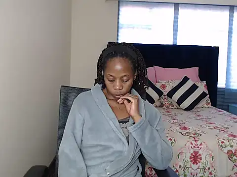 QUEENMANDYY webcam