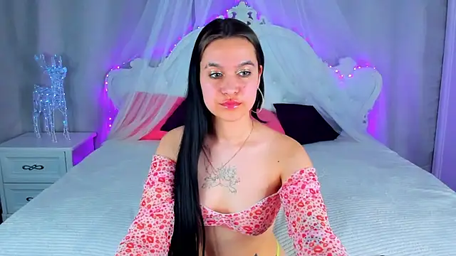 AishaTempt webcam