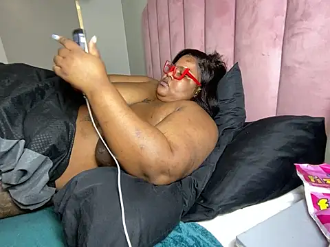 MissLola27 webcam