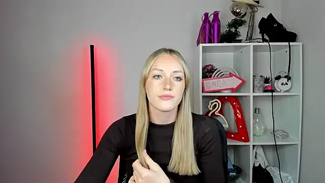 EvelynBlond webcam