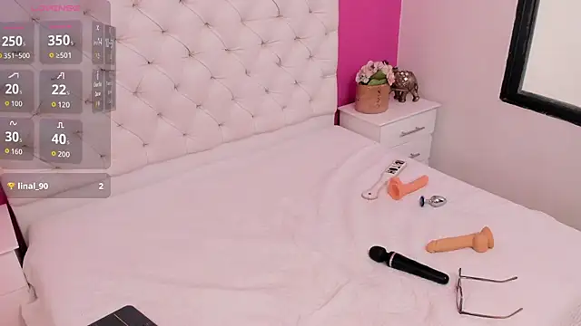 HollyBloom_ webcam