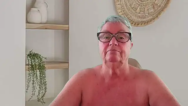 Mystery-Grandmother webcam
