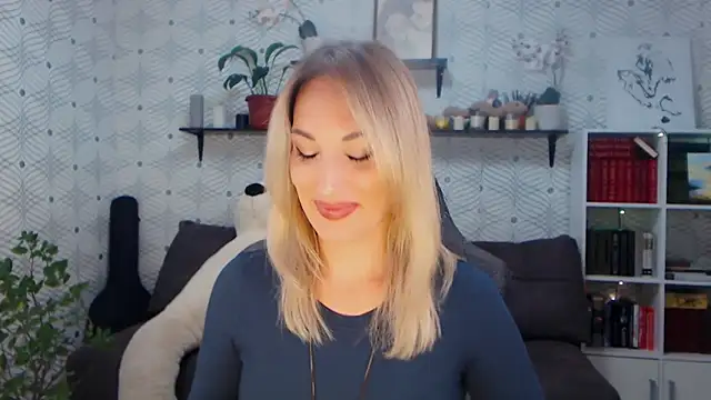 MillaXQueen webcam