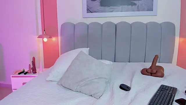 EmmaBoyd webcam