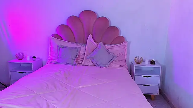 MiaColucci18 webcam