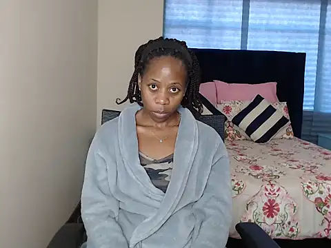 QUEENMANDYY webcam