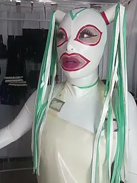 LatexDevil_Blondie webcam