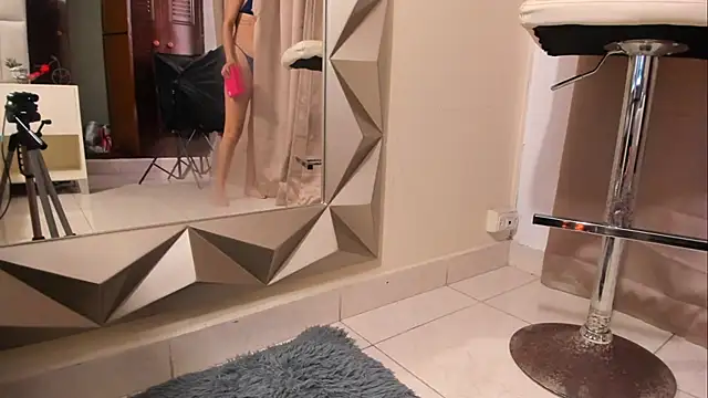 Mia_scarlet69 webcam