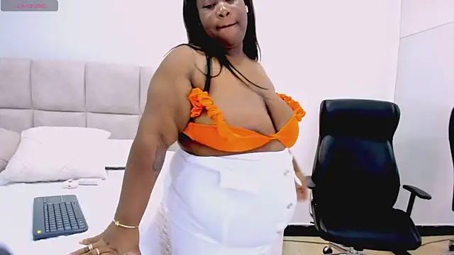 TreisyVixen webcam