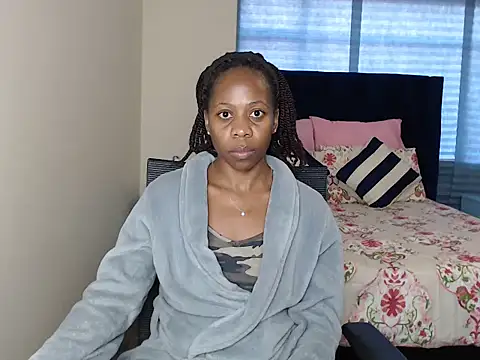 QUEENMANDYY webcam