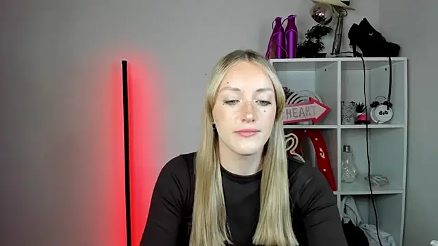EvelynBlond webcam