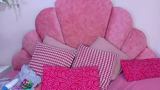 myapril__ - MyApril__'s free webcam - UK Sex Cams