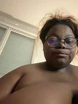 perlebbwblack webcam