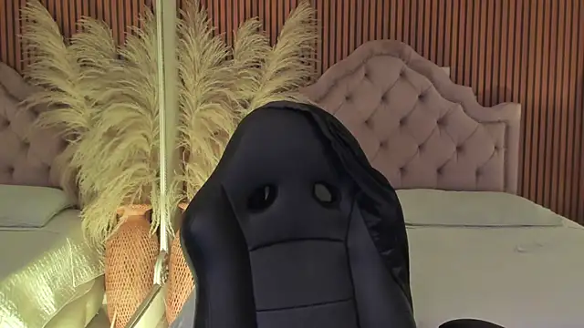 CarolineFyre webcam
