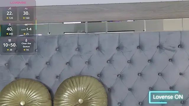 Lorehottie webcam