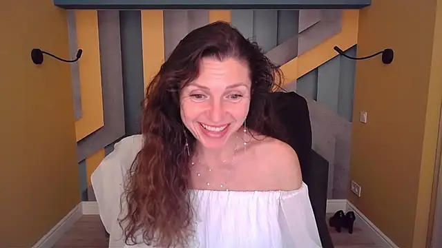 EllaLong webcam