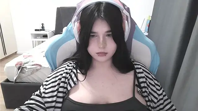LunarMia webcam
