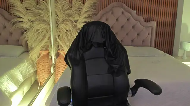 CarolineFyre webcam