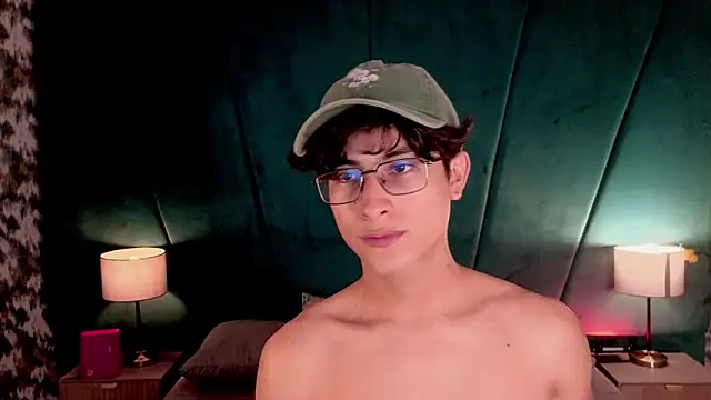 Aaron_Eze webcam