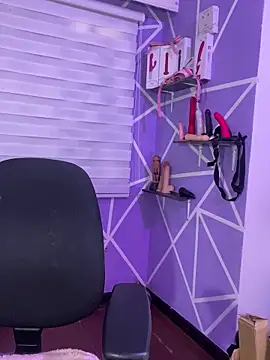 MiiaaJoness webcam