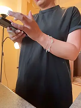 Hotmomcheckk_ webcam