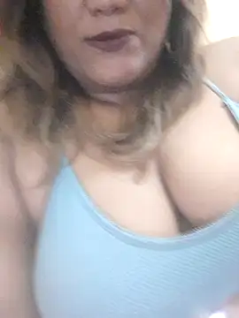 Indianpleasure300 webcam