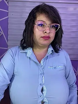 MiiaaJoness webcam