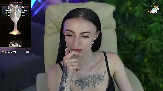 EmilyyMoon webcam