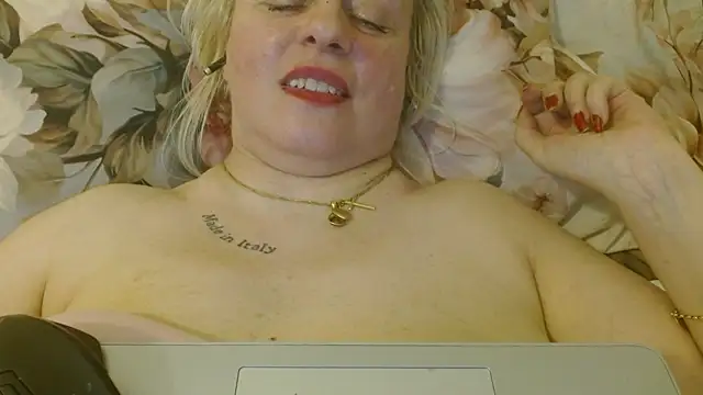martachatte - Martachatte's free webcam - UK Sex Cams