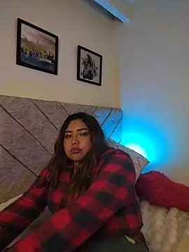 CurvyLolaX webcam