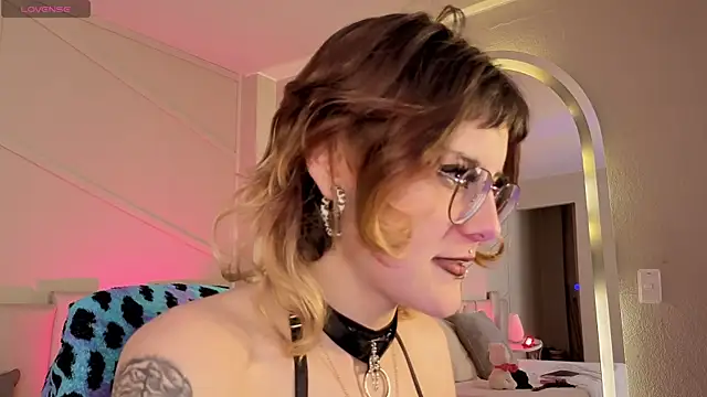 Rossiee_huntt webcam
