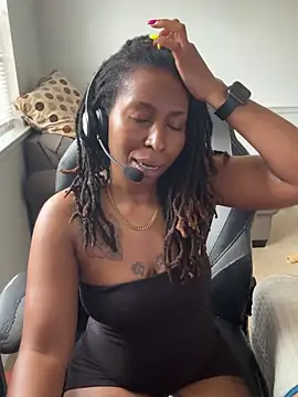 LeyaHoneybuns webcam
