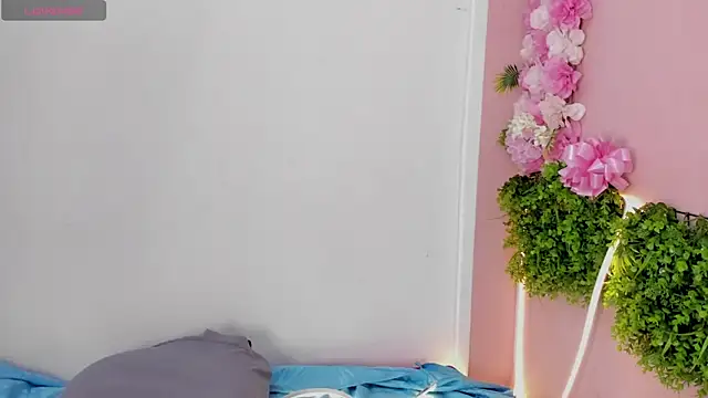 Mikasa_Horny webcam