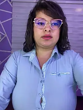 MiiaaJoness webcam