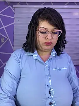 MiiaaJoness webcam