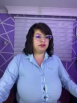 MiiaaJoness webcam
