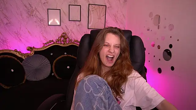 CuteeFoxy webcam