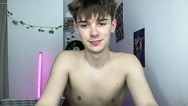 YourMilkyGuy webcam