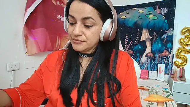 LovelyAzucena webcam