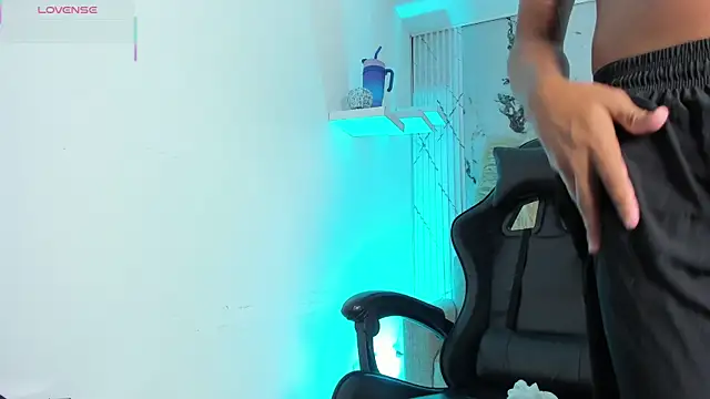 TaylorClay_ webcam