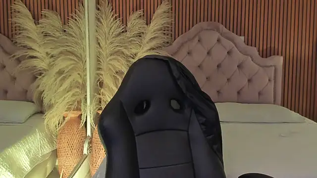 CarolineFyre webcam
