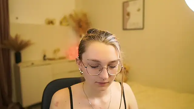 Sophielux18 webcam