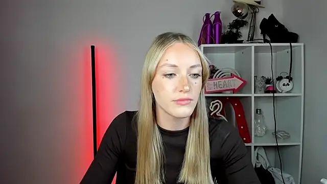 EvelynBlond webcam