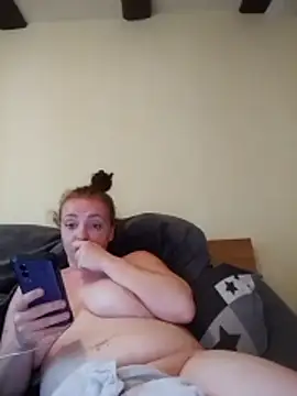 Bella-Monroe webcam