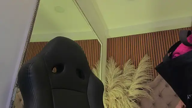 CarolineFyre webcam