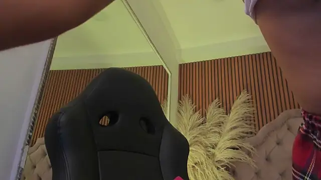 CarolineFyre webcam