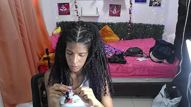 thianahorny webcam